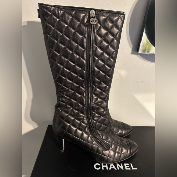 Chanel Quilted Calf Boots size 42 - Picture 10 of 14